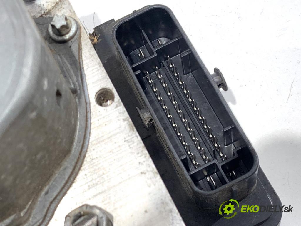 DACIA DUSTER SUV 2013 92 kW 1.2 TCe 125 1197 Pumpa ABS 476608845R (Pumpa ABS)