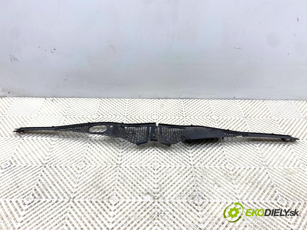 DACIA DUSTER SUV 2013 92 kW 1.2 TCe 125 1197 Torpédo, plast pod čelné okno 82002943162 (Torpédo (plast pod čelným sklom))