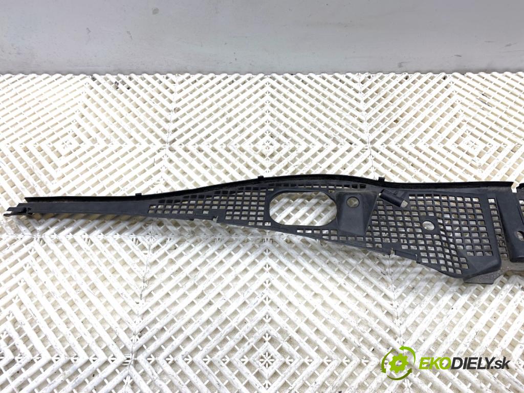 DACIA DUSTER SUV 2013 92 kW 1.2 TCe 125 1197 Torpédo, plast pod čelné okno 82002943162 (Torpédo (plast pod čelným sklom))