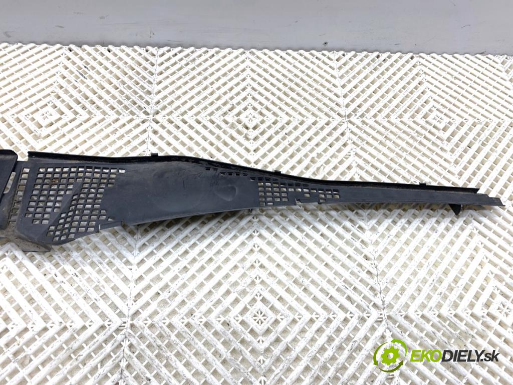 DACIA DUSTER SUV 2013 92 kW 1.2 TCe 125 1197 Torpédo, plast pod čelné okno 82002943162 (Torpédo (plast pod čelným sklom))