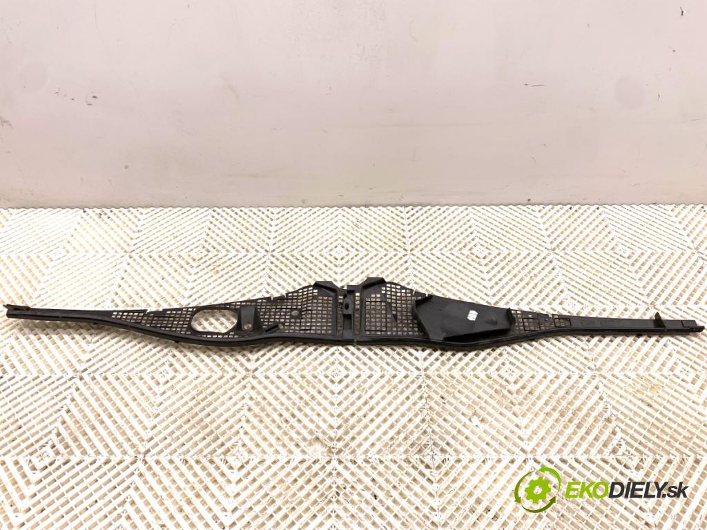 DACIA DUSTER SUV 2013 92 kW 1.2 TCe 125 1197 Torpédo, plast pod čelné okno 82002943162 (Torpédo (plast pod čelným sklom))