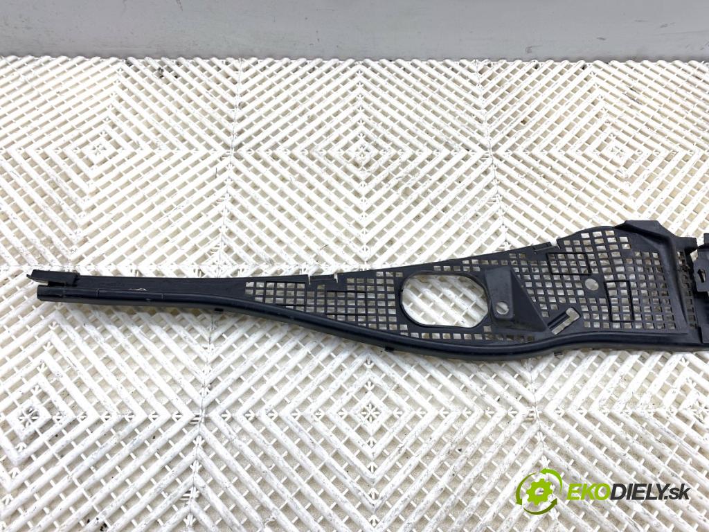 DACIA DUSTER SUV 2013 92 kW 1.2 TCe 125 1197 Torpédo, plast pod čelné okno 82002943162 (Torpédo (plast pod čelným sklom))