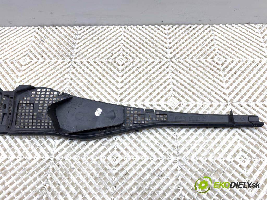 DACIA DUSTER SUV 2013 92 kW 1.2 TCe 125 1197 Torpédo, plast pod čelné okno 82002943162 (Torpédo (plast pod čelným sklom))