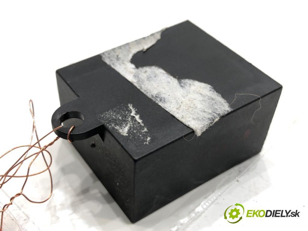 DACIA DUSTER SUV 2013 92 kW 1.2 TCe 125 1197 Modul ťažného oka 52400006C (Riadiaca jednotka ostatné)