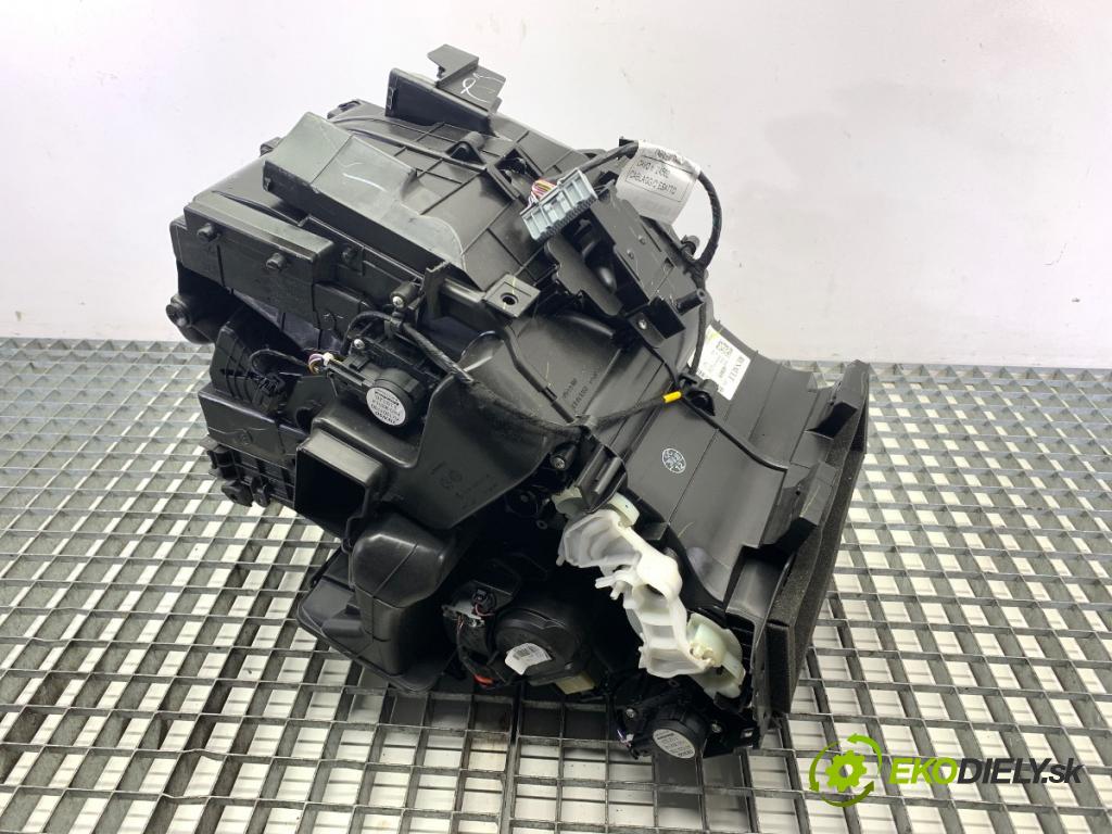 RENAULT CLIO V liftback 2020 74 kW 1.0 TCe 100 (B7MT) 999 Výhrevné teleso, radiátor kúrenia komplet KOMBAJN 272704883R (Radiátor kúrenia)