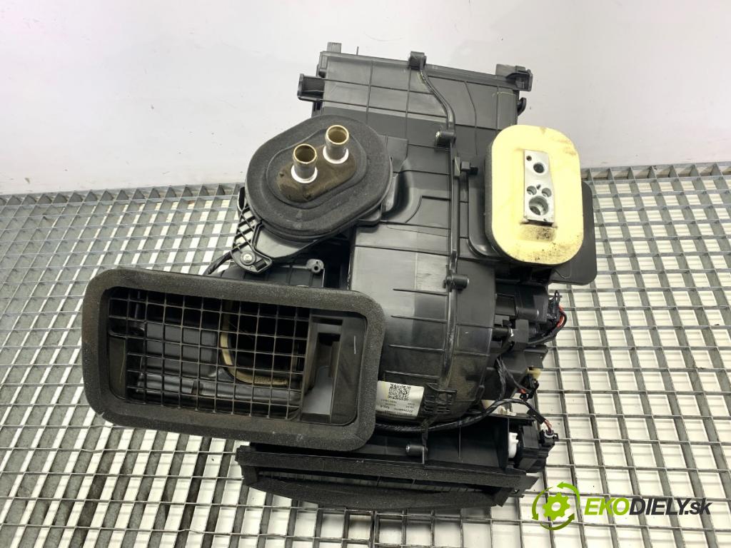 RENAULT CLIO V liftback 2020 74 kW 1.0 TCe 100 (B7MT) 999 Výhrevné teleso, radiátor kúrenia komplet KOMBAJN 272704883R (Radiátor kúrenia)