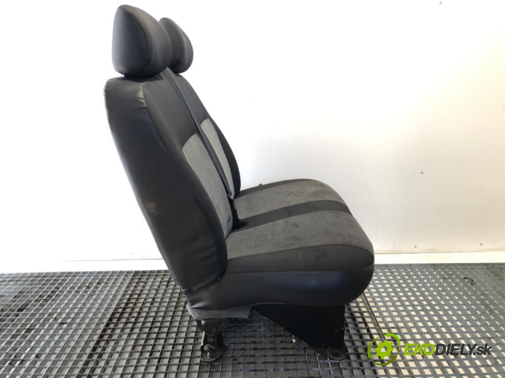 OPEL VIVARO A Autobus 2002 74 kW 1.9 DTI (F7, J7, A07) 1870 Sedadlo pravy predný DVOJNÁSOBEK: