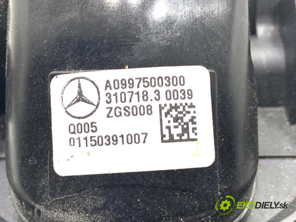 MERCEDES-BENZ CLS coupe 2018 320 kW AMG CLS 53 EQ Boost 4-matic+ (257.361) 2999 Kľučka dverí zad A0997500300