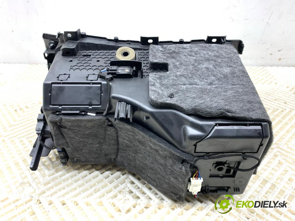 MERCEDES-BENZ CLS coupe 2018 320 kW AMG CLS 53 EQ Boost 4-matic+ (257.361) 2999 Priehradka, kastlík spolujazdca 2136800091 (Priehradka (kastlík))