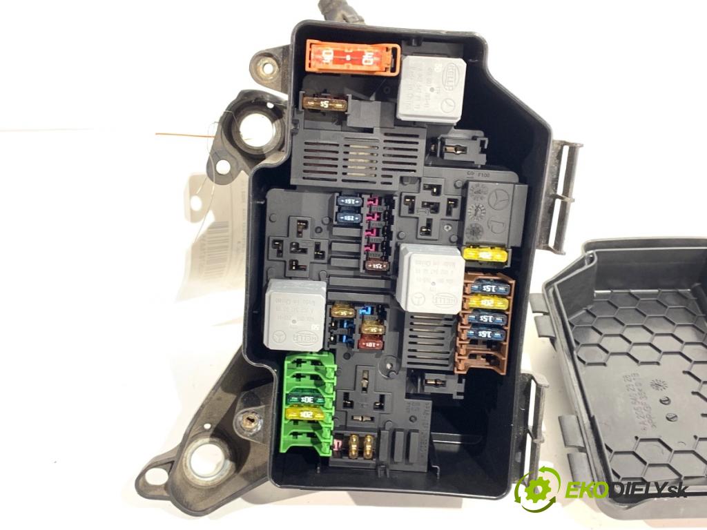 MERCEDES-BENZ CLS coupe 2018 320 kW AMG CLS 53 EQ Boost 4-matic+ (257.361) 2999 skříňka poistková A2055402328 (Pojistková skříňka)