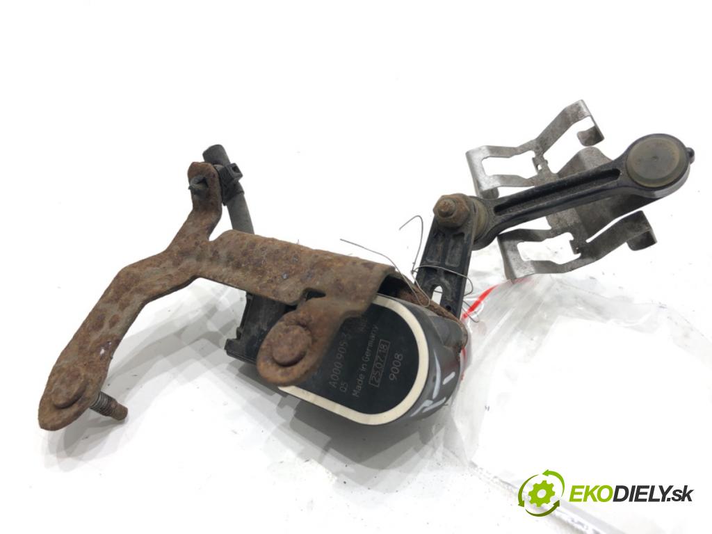 MERCEDES-BENZ CLS coupe 2018 320 kW AMG CLS 53 EQ Boost 4-matic+ (257.361) 2999 Snímač XENON zad pravy A0009053704