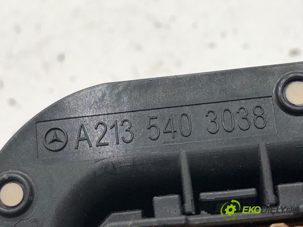 MERCEDES-BENZ CLS coupe 2018 320 kW AMG CLS 53 EQ Boost 4-matic+ (257.361) 2999 skříňka poistková A2135403038 (Pojistková skříňka)