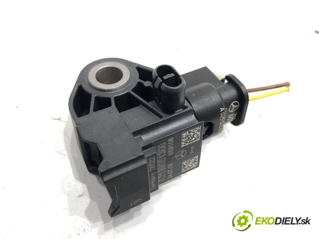 MERCEDES-BENZ CLS coupe 2018 320 kW AMG CLS 53 EQ Boost 4-matic+ (257.361) 2999 Snímač nárazu A2139051300 (Snímač nárazu)