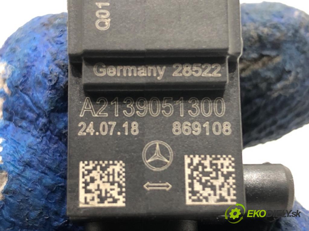 MERCEDES-BENZ CLS coupe 2018 320 kW AMG CLS 53 EQ Boost 4-matic+ (257.361) 2999 Snímač nárazu A2139051300 (Snímač nárazu)