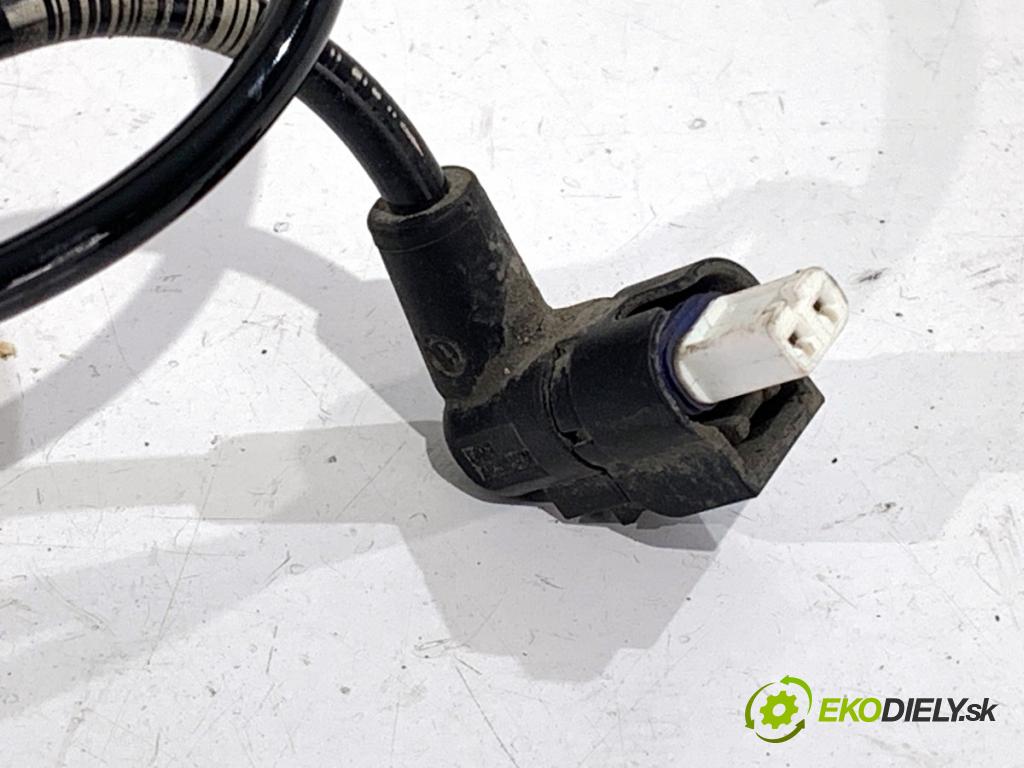 MERCEDES-BENZ CLS coupe 2018 320 kW AMG CLS 53 EQ Boost 4-matic+ (257.361) 2999 Snímač rýchlosti A2135403805 (Snímač)