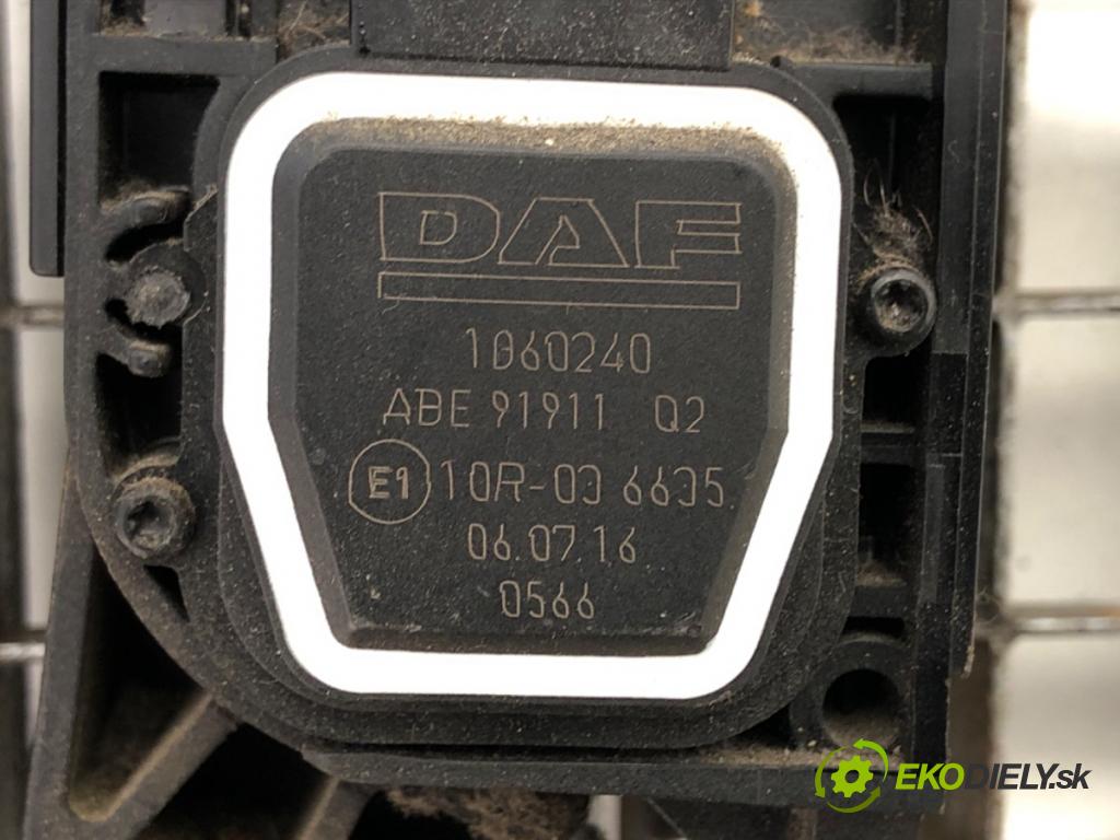 DAF XF Ciągnik siodłowy 2016 340 kW FT 460 340 kW [462 KM] olej napędowy 2012 - 2022 12900 Potenciometer plynu 1060240 (Potenciometer plynového pedálu)