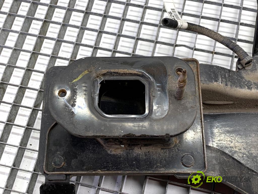 KIA CEED liftback 2015 99 kW 1.6 GDI 1591 výztuha nárazníka zadní část 86631-A2600 (Zadní výztuha)