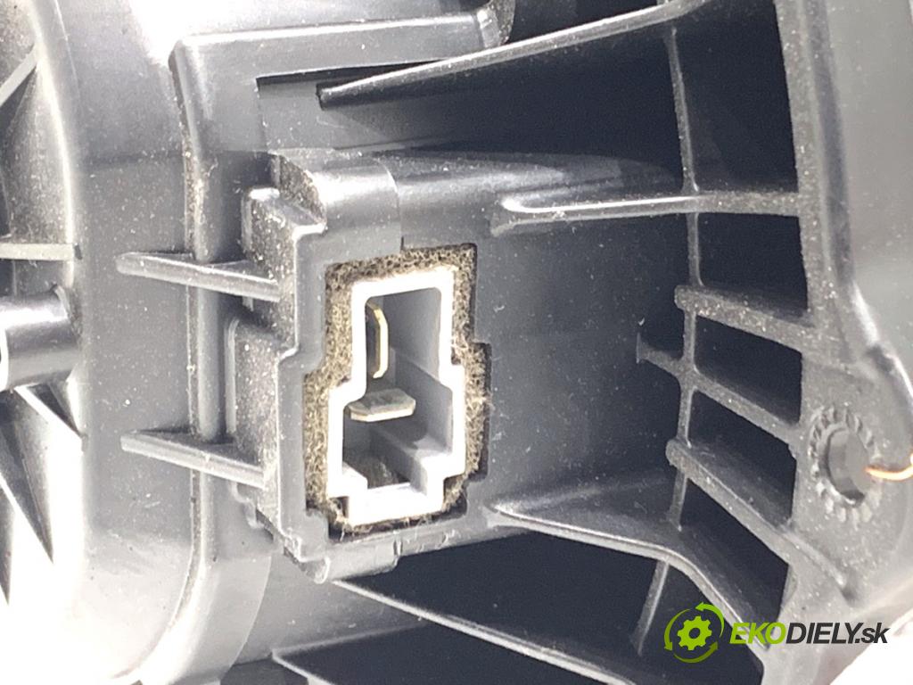 KIA CEED liftback 2015 99 kW 1.6 GDI 1591 ventilátor kúrenia F00S3B2474