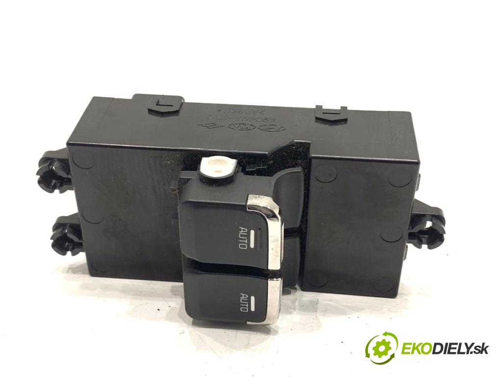 KIA CEED liftback 2015 99 kW 1.6 GDI 1591 Prepínač okien 93570-A2300 (Prepínacie páčky pod volantom)