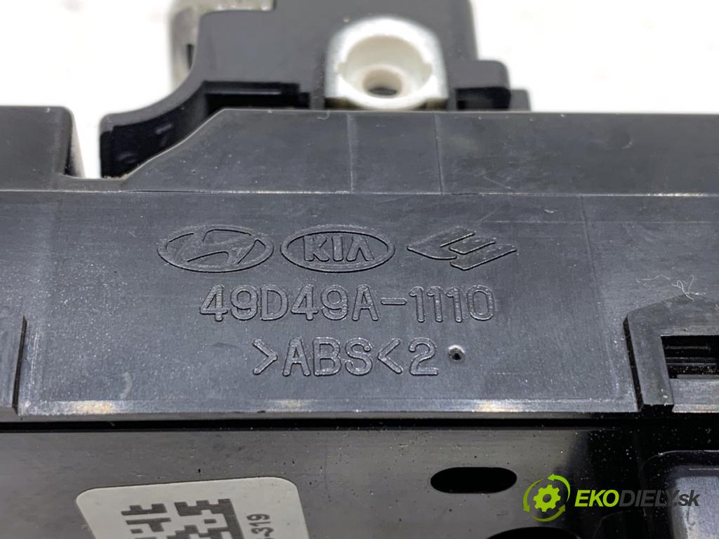 KIA CEED liftback 2015 99 kW 1.6 GDI 1591 Prepínač okien 93570-A2300 (Prepínacie páčky pod volantom)