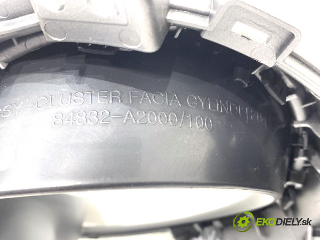 KIA CEED liftback 2015 99 kW 1.6 GDI 1591 Mriežky kúrenia predný 84832-A2000