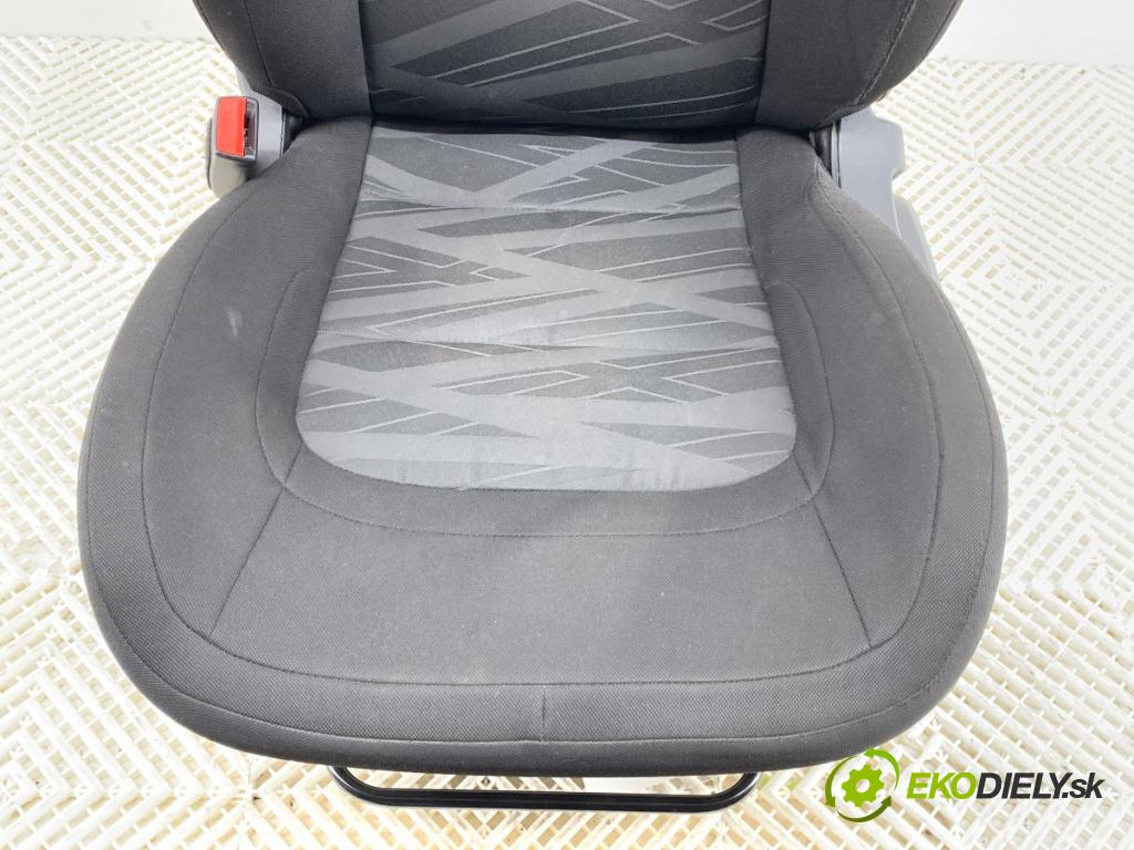 KIA CEED liftback 2015 99 kW 1.6 GDI 1591 Sedadlo ľavy predný