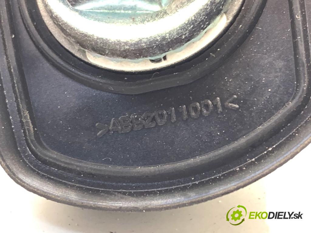KIA CEED liftback 2015 99 kW 1.6 GDI 1591 ANTENA