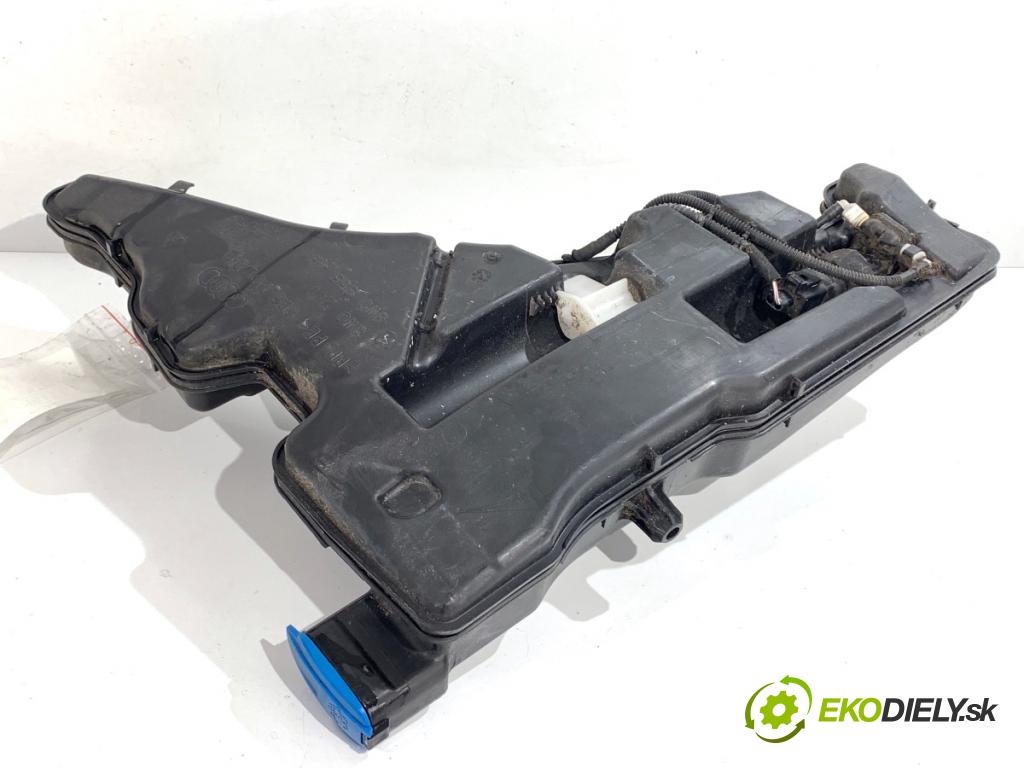 AUDI A4 B9 Kombi 2017 140 kW 2.0 TDI quattro 1968 nádržka ostřikovačů 8W0955451L