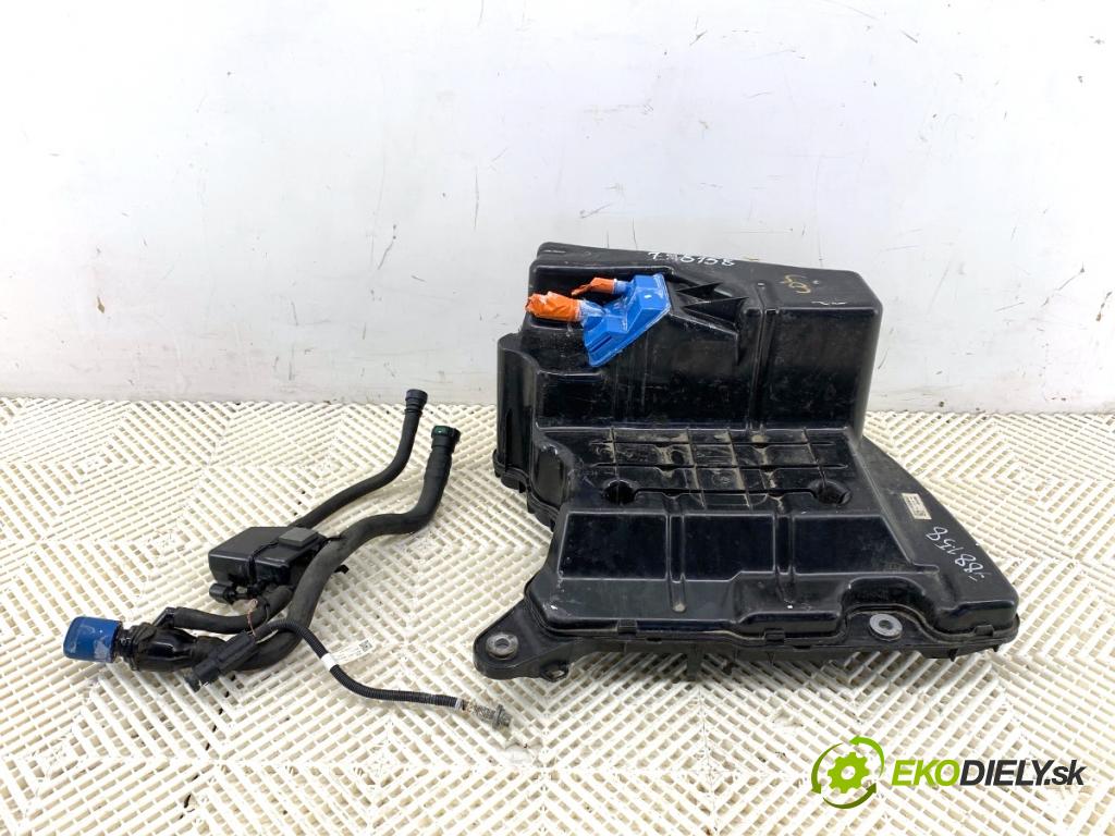 AUDI A4 B9 Kombi 2017 140 kW 2.0 TDI quattro 1968 nádržka SCR 4067411AD