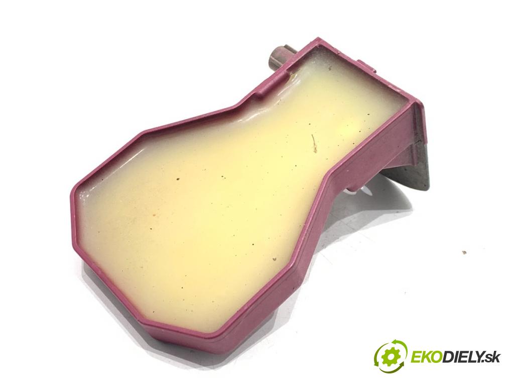 AUDI A4 B9 Kombi 2017 140 kW 2.0 TDI quattro 1968 Zosilňovač Antenní: 4M0035507 (Zosilňovač)