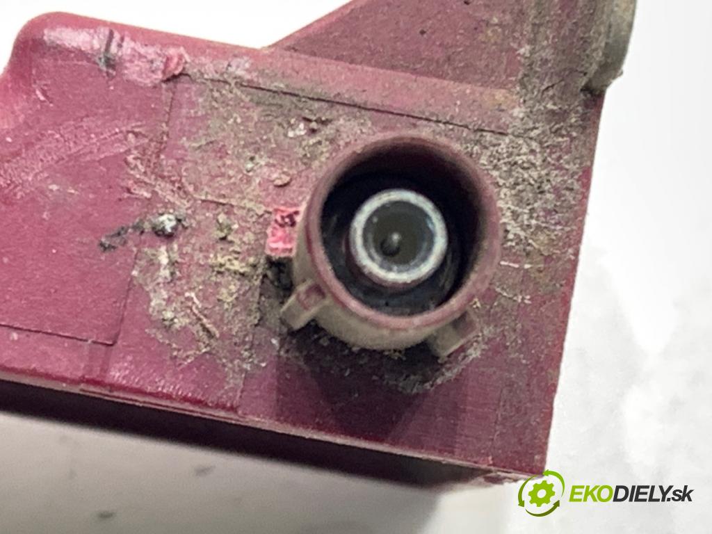 AUDI A4 B9 Kombi 2017 140 kW 2.0 TDI quattro 1968 Zosilňovač Antenní: 4M0035507 (Zosilňovač)