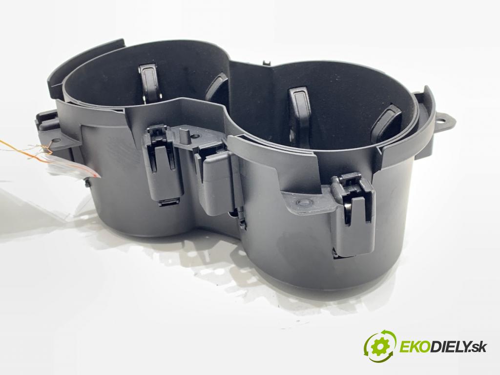 AUDI A4 B9 Kombi 2017 140 kW 2.0 TDI quattro 1968 Držiak na nápoje 8W0862533 (Držiak (úchyt) na nápoje)