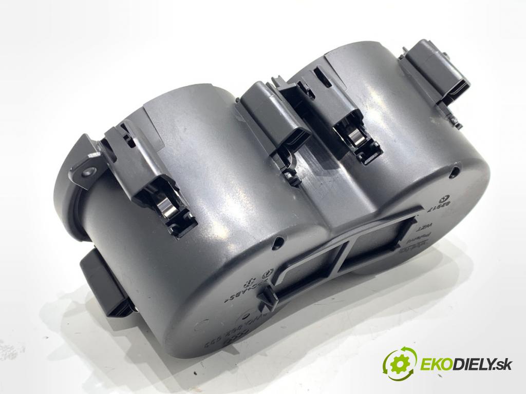 AUDI A4 B9 Kombi 2017 140 kW 2.0 TDI quattro 1968 Držiak na nápoje 8W0862533 (Držiak (úchyt) na nápoje)