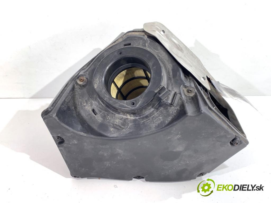 AUDI A4 B9 Kombi 2017 140 kW 2.0 TDI quattro 1968 Obal filtra vzduchu 8W0133835P (Obal vzduchového filtra)