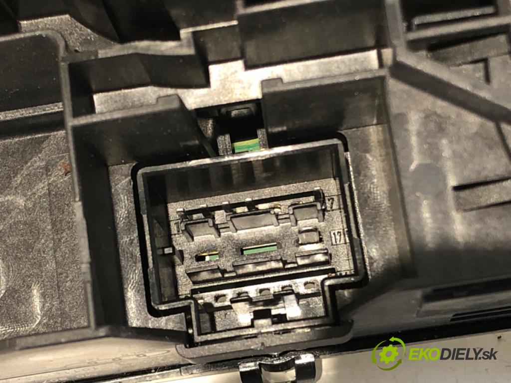 AUDI A4 B9 Kombi 2017 140 kW 2.0 TDI quattro 1968 Prepínač kombinovaný 4M0907129HD (Prepínacie páčky pod volantom)