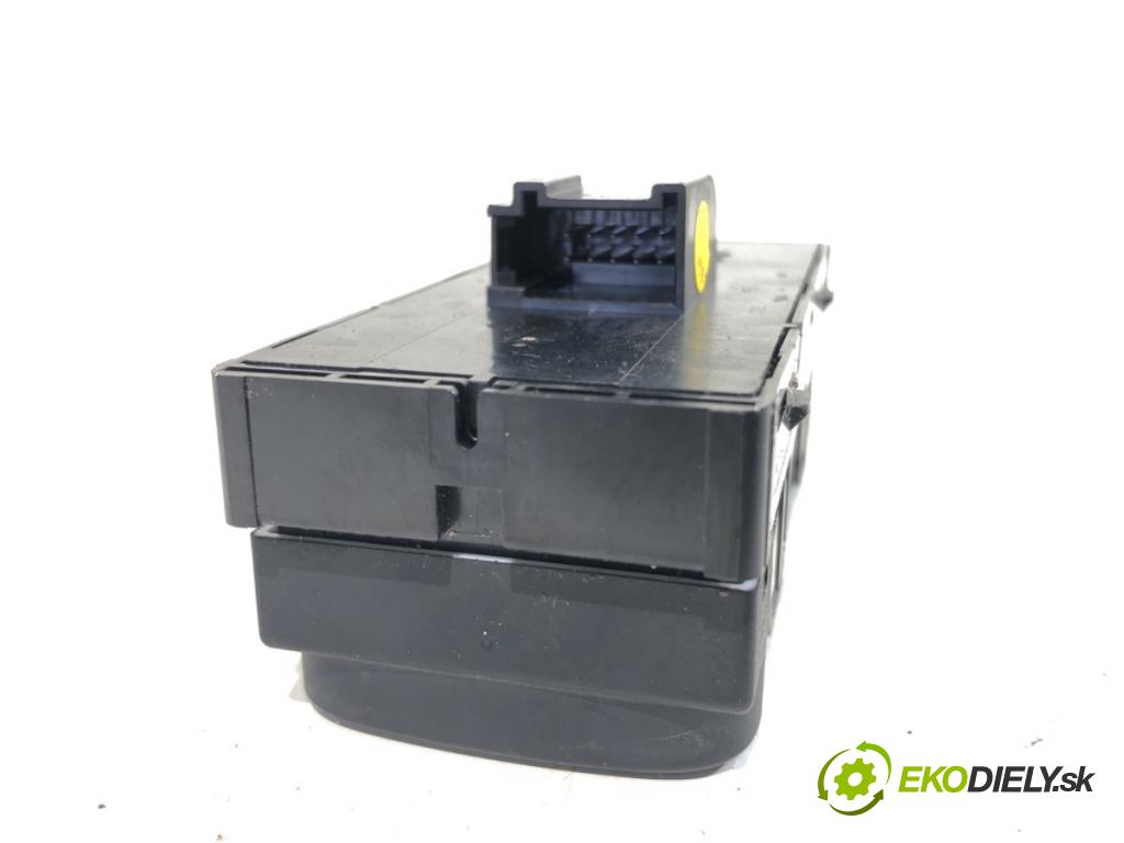 AUDI A4 B9 Kombi 2017 140 kW 2.0 TDI quattro 1968 Prepínač okien 8W0959851E (Prepínacie páčky pod volantom)