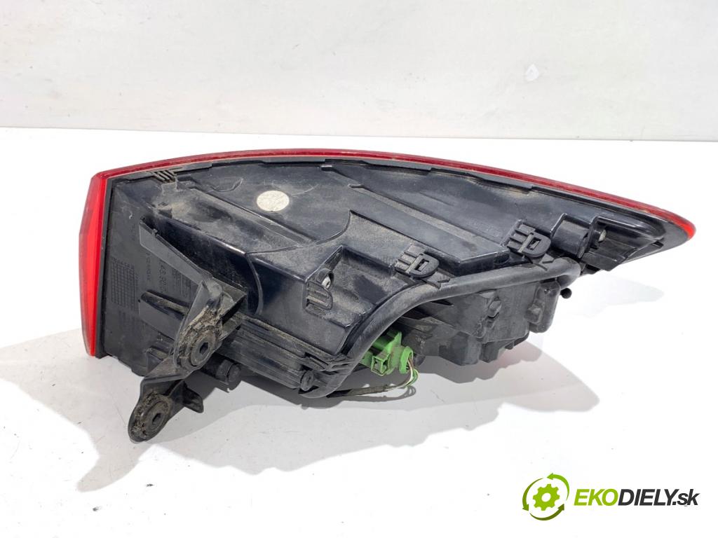 AUDI A4 B9 Kombi 2017 140 kW 2.0 TDI quattro 1968 Svetlo ľavy zad 8W9945069