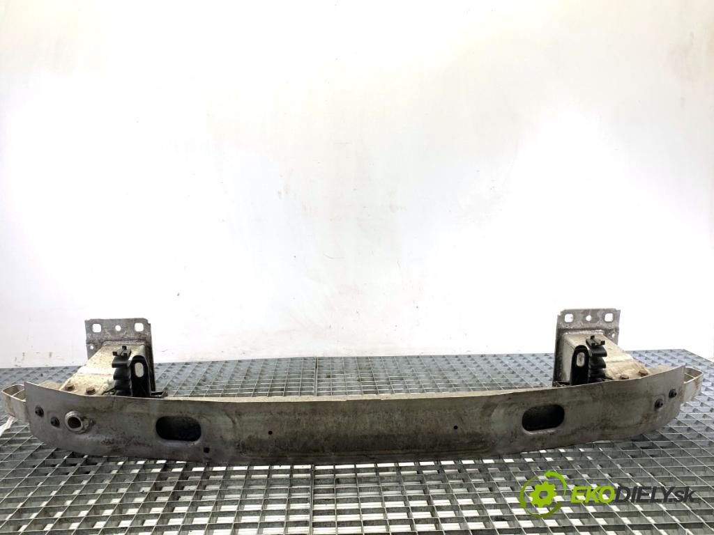 AUDI A4 B9 Kombi 2017 140 kW 2.0 TDI quattro 1968 výztuha nárazníka přední část 8W0807113 (Přední výztuha)