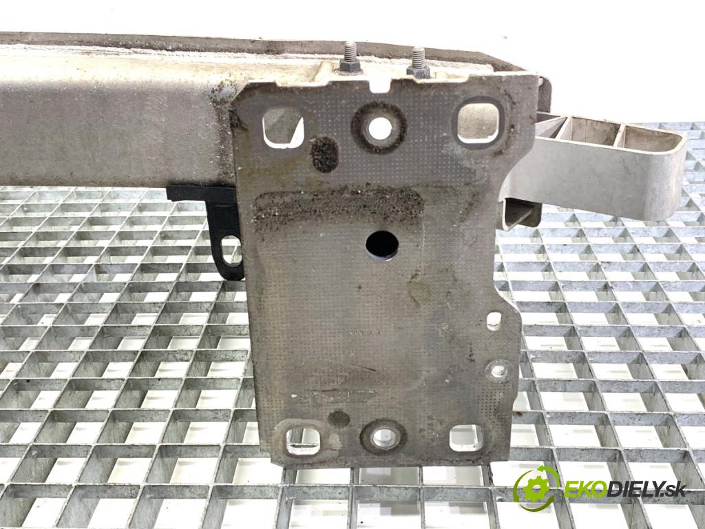 AUDI A4 B9 Kombi 2017 140 kW 2.0 TDI quattro 1968 výztuha nárazníka přední část 8W0807113 (Přední výztuha)