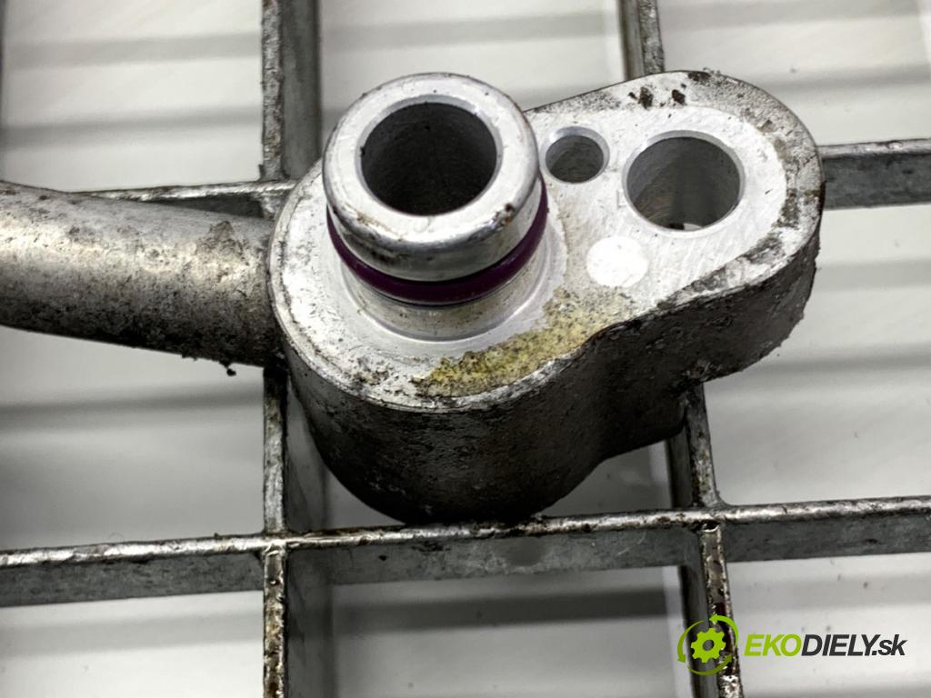 AUDI A4 B9 Kombi 2017 140 kW 2.0 TDI quattro 1968 rúrka klimatizace 8W0816721B (Trubka klimatizace)