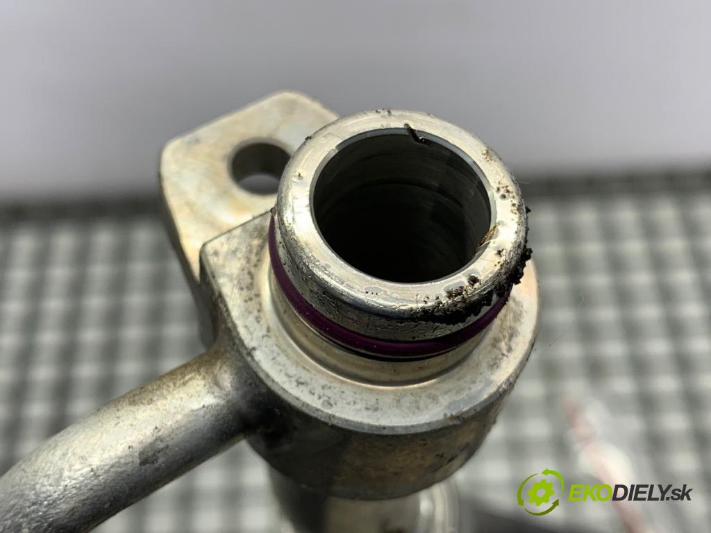 AUDI A4 B9 Kombi 2017 140 kW 2.0 TDI quattro 1968 rúrka klimatizace 8W1816740 (Trubka klimatizace)