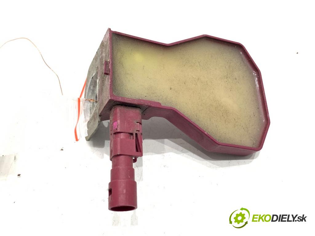 AUDI A4 B9 Kombi 2017 140 kW 2.0 TDI quattro 1968 Zosilňovač Antenní: 4M0035507 (Zosilňovač)