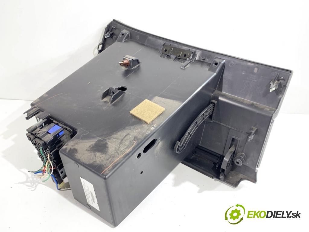 NISSAN QASHQAI J10 SUV 2012 96 kW 1.6 dCi 1598 Priehradka, kastlík spolujazdca 68520BR60A (Priehradka (kastlík))