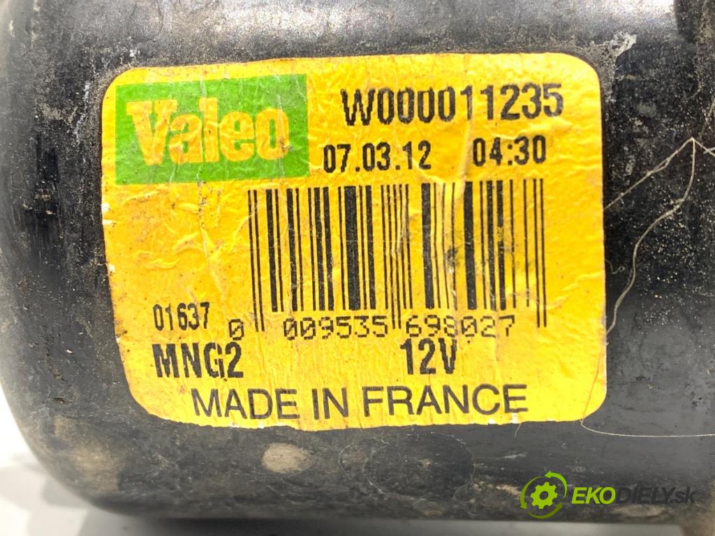 NISSAN QASHQAI J10 SUV 2012 96 kW 1.6 dCi 1598 Mechanizmus stieračov predný 28800JD900 (Motorček stieračov predný)