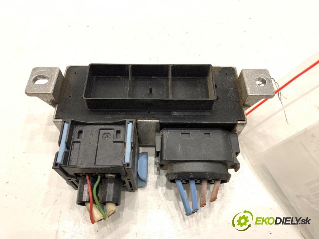 NISSAN QASHQAI J10 SUV 2012 96 kW 1.6 dCi 1598 relé sviečok žhavenia 8200558438A (Relé)