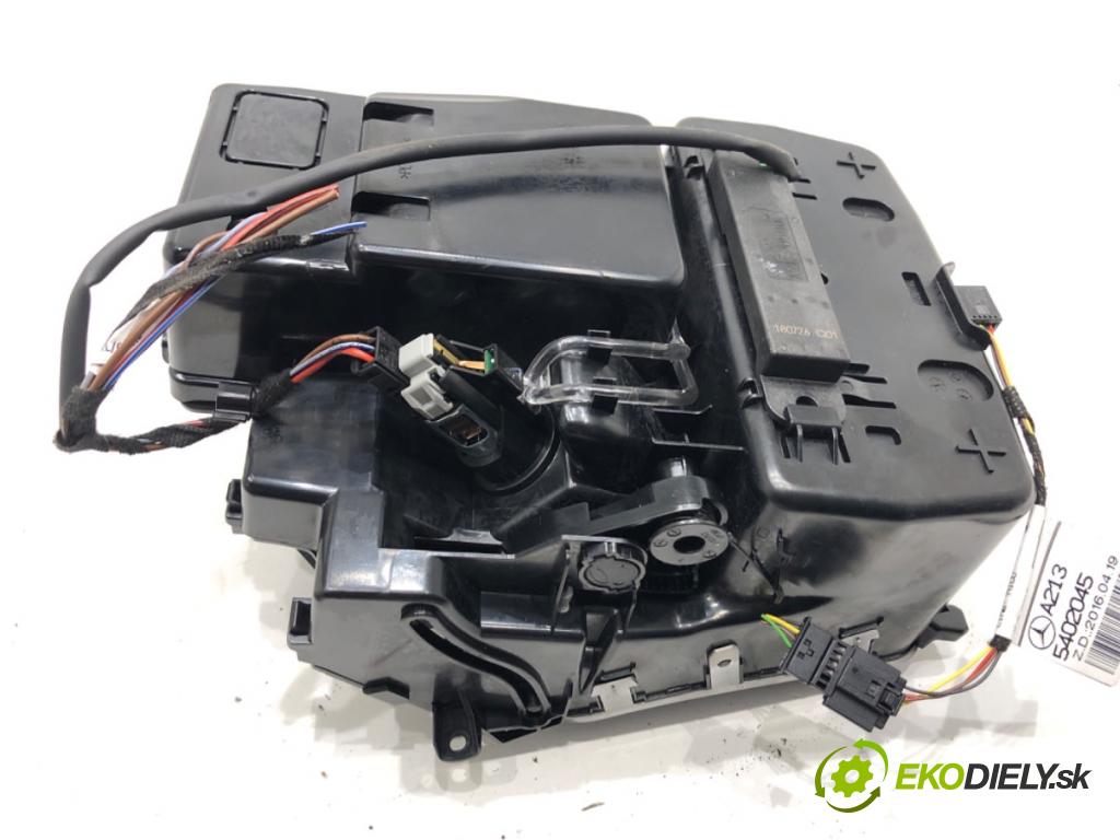 MERCEDES-BENZ CLS coupe 2018 320 kW AMG CLS 53 EQ Boost 4-matic+ (257.361) 2999 Držiak na nápoje A2136802607 (Držiak (úchyt) na nápoje)