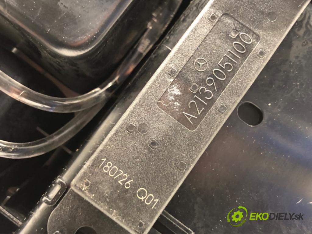 MERCEDES-BENZ CLS coupe 2018 320 kW AMG CLS 53 EQ Boost 4-matic+ (257.361) 2999 Držiak na nápoje A2136802607 (Držiak (úchyt) na nápoje)