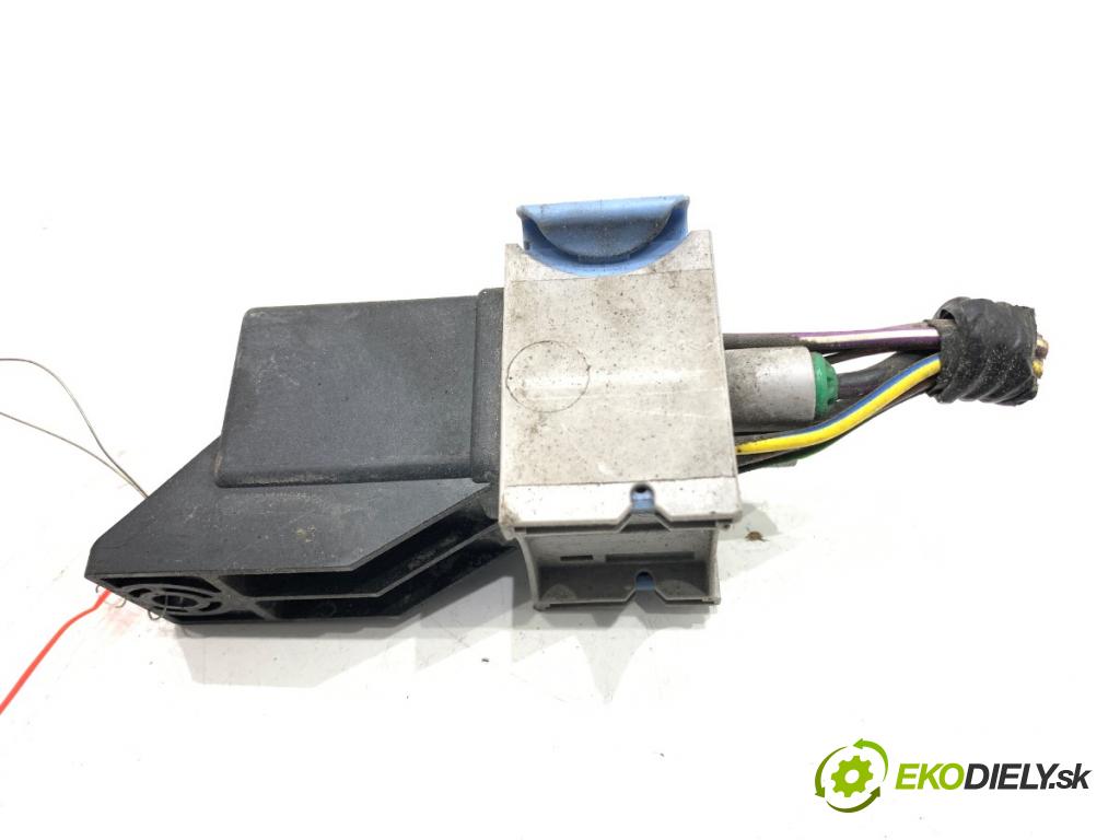 FORD TRANSIT CONNECT nadwozie wielkoprzestrzenne (MPV) 2016 88 kW 1.5 TDCi 1499 relé sviečok žhavenia 9803299780 (Relé)