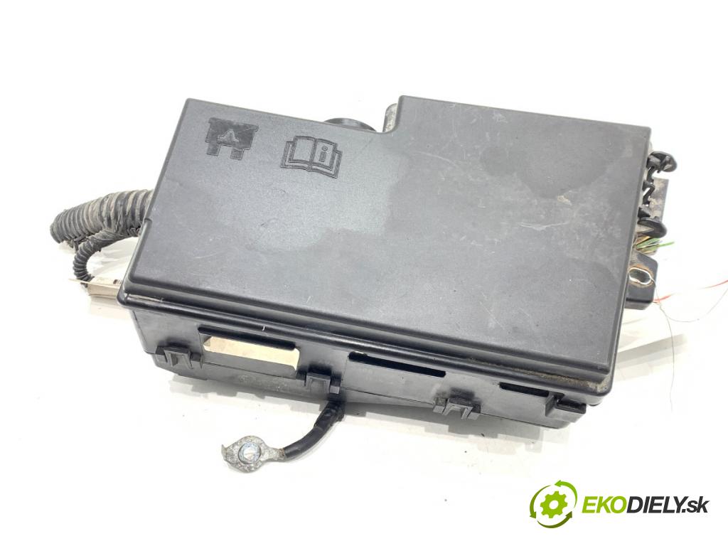 FORD TRANSIT CONNECT nadwozie wielkoprzestrzenne (MPV) 2016 88 kW 1.5 TDCi 1499 skříňka poistková AV6T-14A067-AD (Pojistková skříňka)