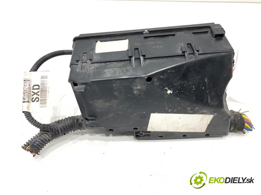 FORD TRANSIT CONNECT nadwozie wielkoprzestrzenne (MPV) 2016 88 kW 1.5 TDCi 1499 skříňka poistková AV6T-14A067-AD (Pojistková skříňka)